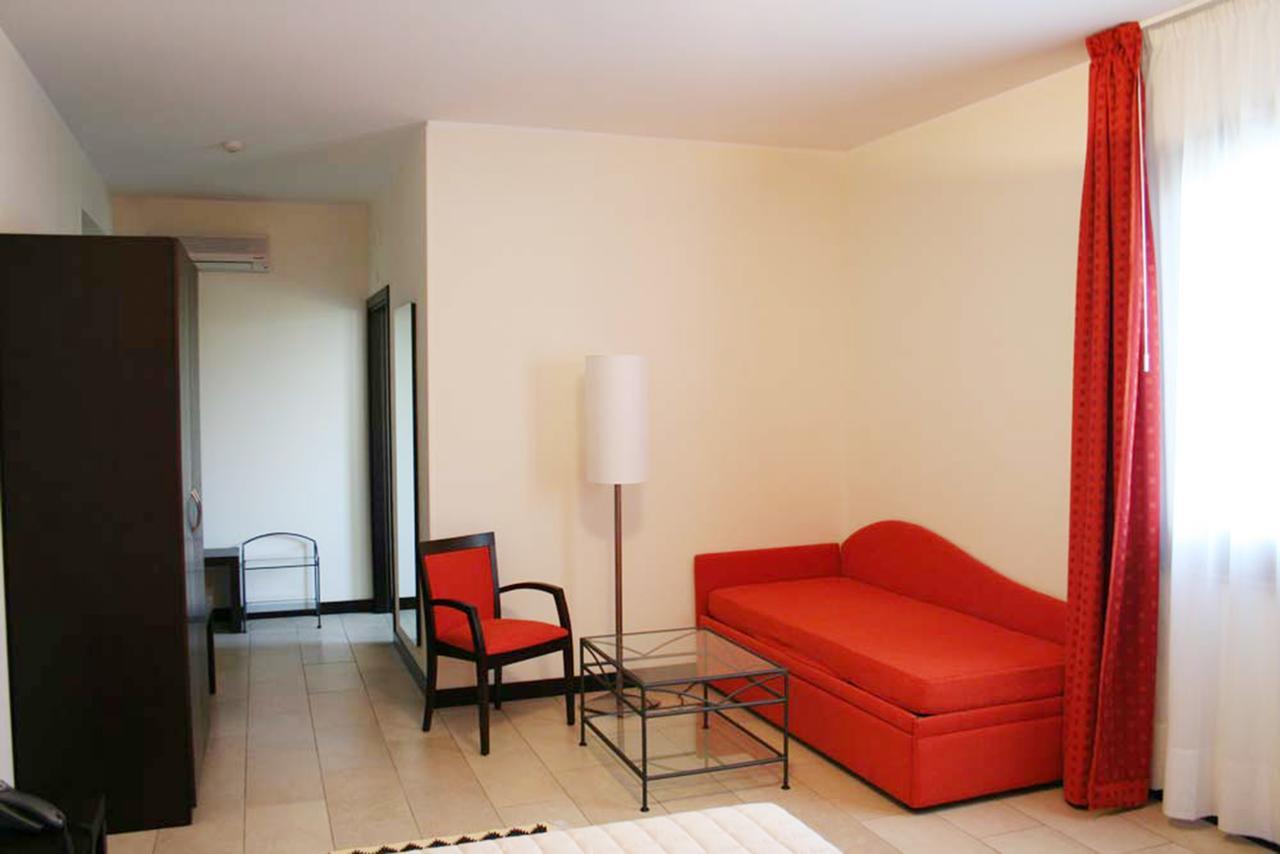 Hotel Al Ritrovo カステッルッツォ エクステリア 写真