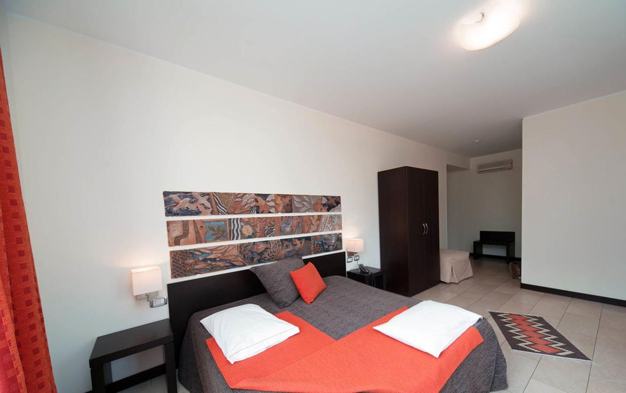 Hotel Al Ritrovo カステッルッツォ エクステリア 写真